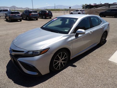Used 2021 Toyota Camry SE FWD image 4
