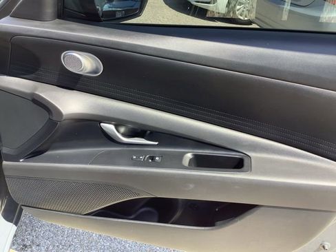 Used 2024 Hyundai Elantra Blue image 27