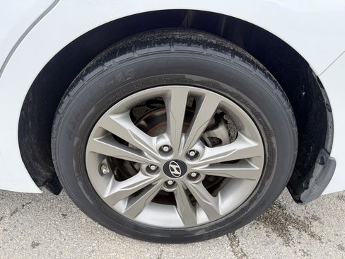 Used 2018 Hyundai Elantra Value Edition FWD image 13