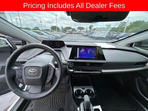 Used 2024 Toyota Prius XLE FWD image 5