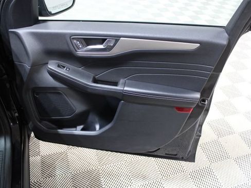 Used 2021 Ford Escape SE image 21