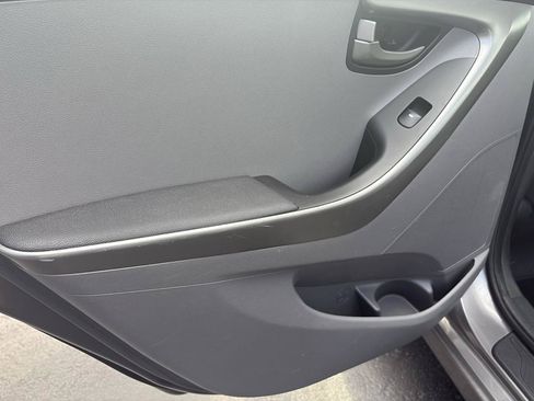 Used 2013 Hyundai Elantra GLS FWD image 19