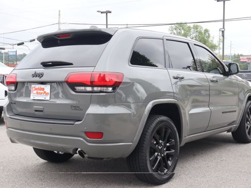 Used 2020 Jeep Grand Cherokee Altitude AWD/4WD image 7