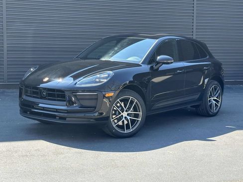 Used 2026 Porsche Macan AWD/4WD image 1