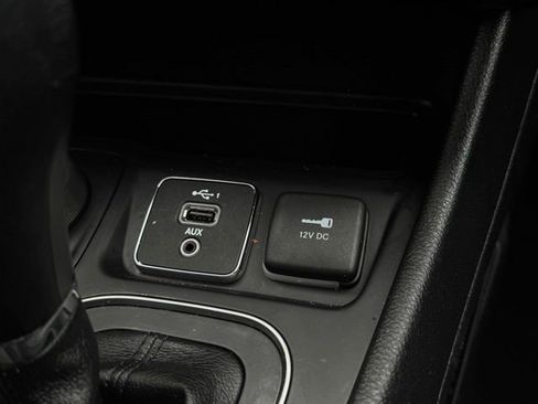 Certified 2021 Jeep Cherokee Latitude Lux w/ Comfort/Convenience Group image 34