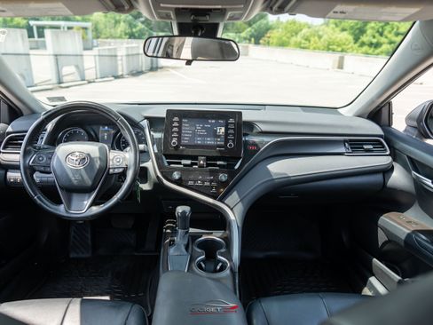 Used 2021 Toyota Camry SE FWD image 14