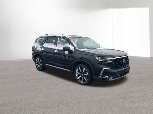 New 2025 Honda Pilot Touring image 2