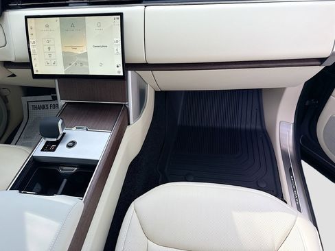 New 2026 Land Rover Range Rover Long Wheelbase SE AWD/4WD image 18