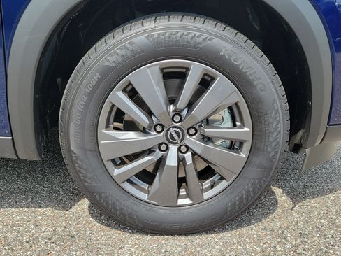 Used 2026 Nissan Pathfinder SV AWD/4WD image 4