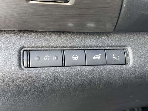 Used 2024 Nissan Pathfinder Platinum w/ Cargo Package image 29