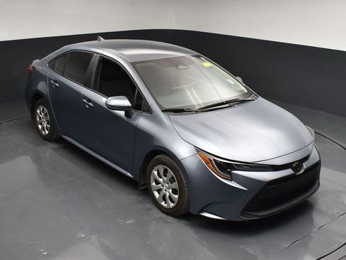 Used 2025 Toyota Corolla LE FWD image 39