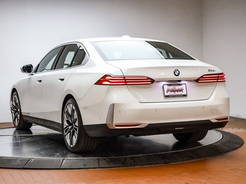 Used 2025 BMW 530i image 9