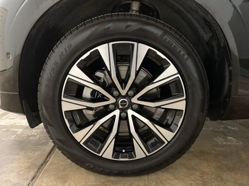 Used 2025 Volvo XC60 B5 Plus image 29