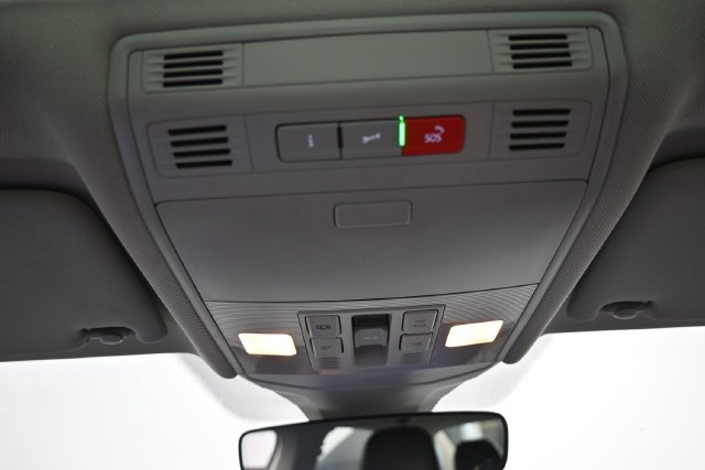 Used 2025 Volkswagen Jetta SE FWD image 25