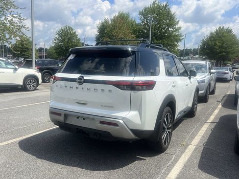 Certified 2025 Nissan Pathfinder Platinum FWD image 5