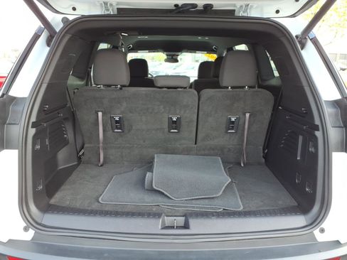 Used 2025 GMC Acadia Elevation AWD/4WD image 13