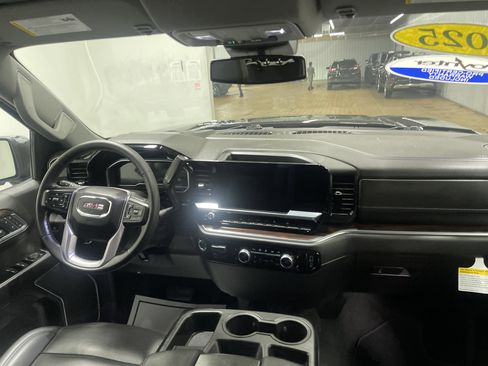 Used 2025 GMC Sierra 1500 SLT image 22
