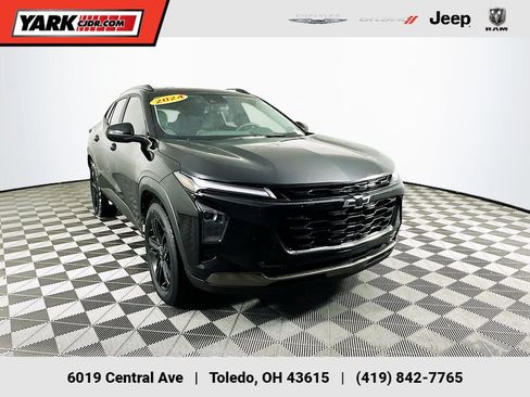 Used 2024 Chevrolet Trax ACTIV w/ Driver Confidence Package image 1