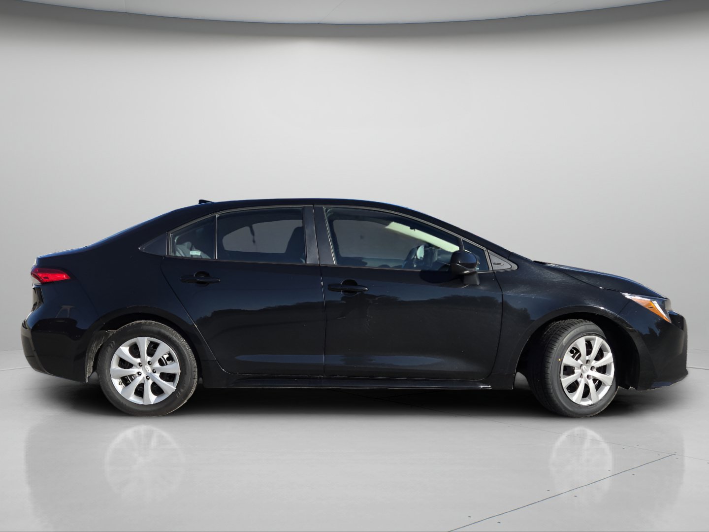 Used 2025 Toyota Corolla LE FWD image 21