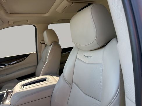 Used 2019 Cadillac Escalade Premium Luxury image 28