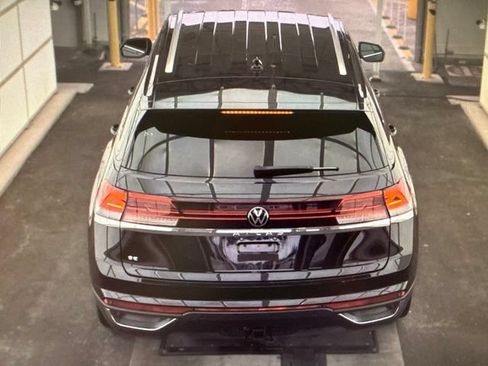 Used 2025 Volkswagen Atlas Cross Sport SE FWD image 18