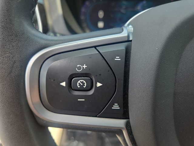Used 2022 Volvo XC60 B5 Momentum AWD/4WD image 21