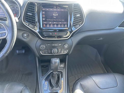 Used 2019 Jeep Cherokee Limited image 10