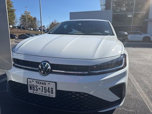 Used 2025 Volkswagen Jetta Sport image 5