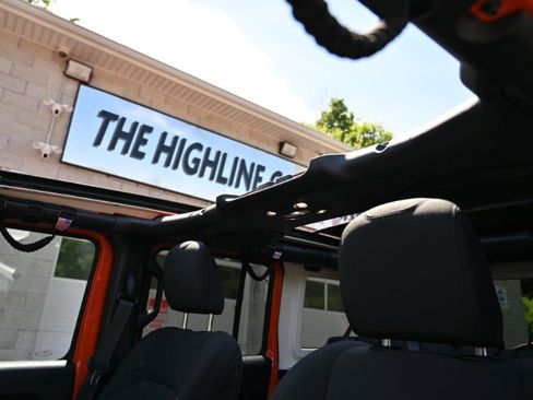 Used 2023 Jeep Wrangler Unlimited w/ Sun & Screen Package AWD/4WD image 3
