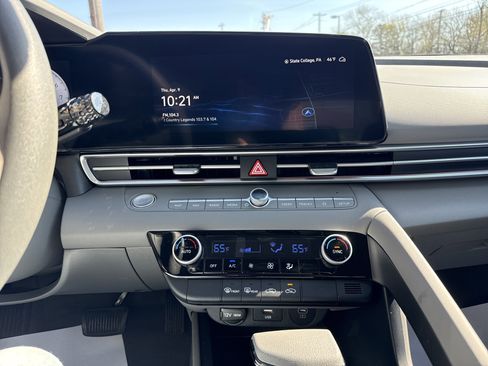 Certified 2024 Hyundai Elantra SEL image 35