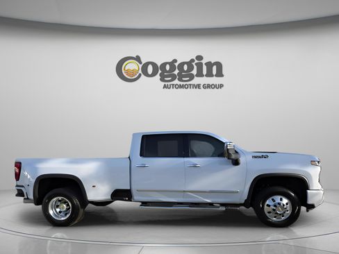 New 2026 Chevrolet Silverado 3500 High Country w/ High Country Premium Package image 5