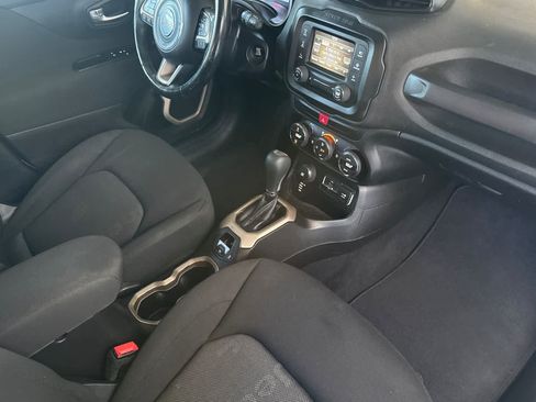 Used 2017 Jeep Renegade Latitude w/ Popular Equipment Group AWD/4WD image 18