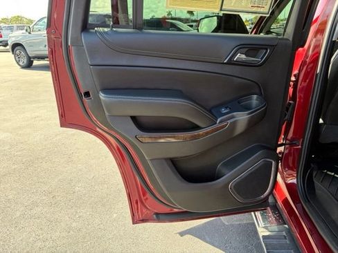 Used 2019 Chevrolet Tahoe LT w/ Luxury Package RWD image 13
