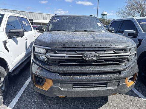 Used 2025 Ford Expedition Tremor image 4