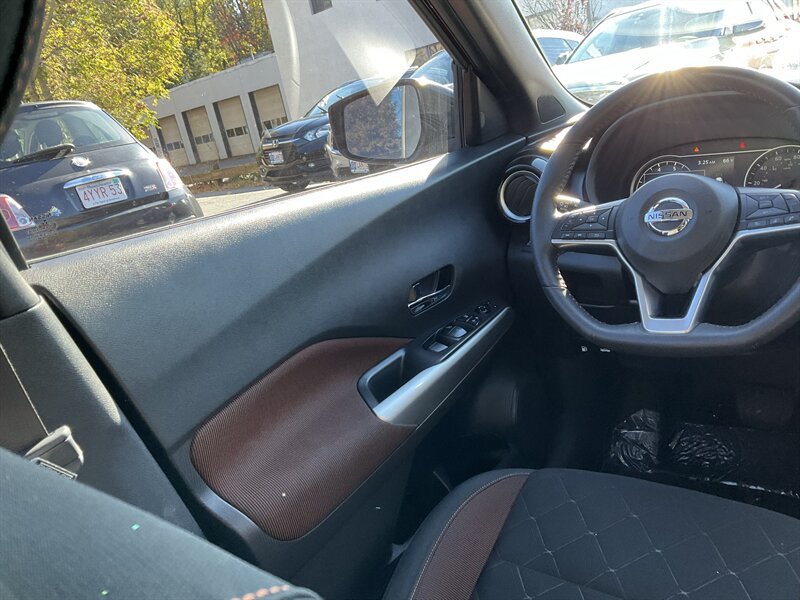 Used 2019 Nissan Kicks SR FWD image 15