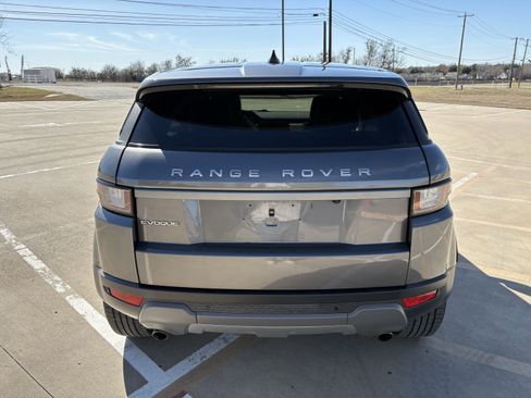 Used 2018 Land Rover Range Rover Evoque SE image 4