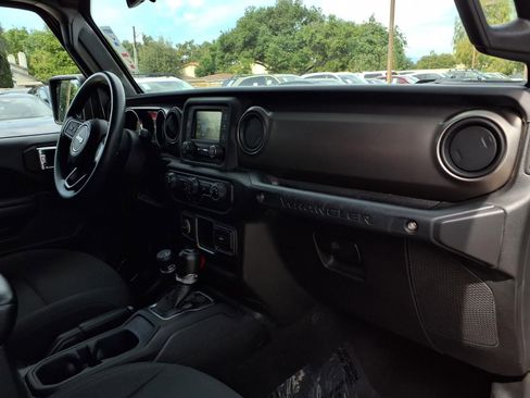 Used 2018 Jeep Wrangler Unlimited Sport image 21