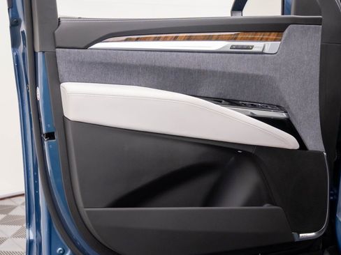 New 2026 Cadillac Escalade Platinum Sport w/ LPO, ONYX Package image 15