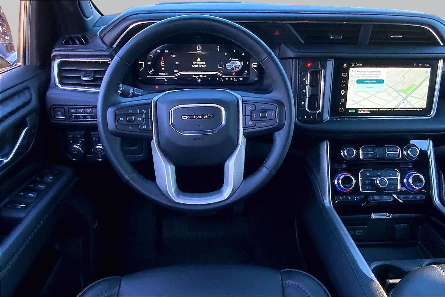 Used 2023 GMC Yukon XL Denali AWD/4WD image 6