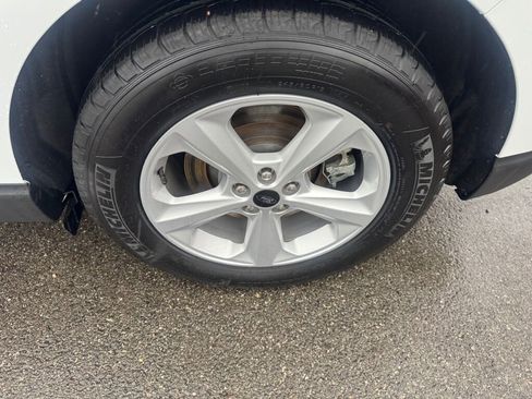 Used 2024 Ford Edge SE image 25