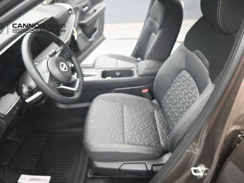 New 2026 Nissan Kicks SV w/ SV Premium Package FWD image 9