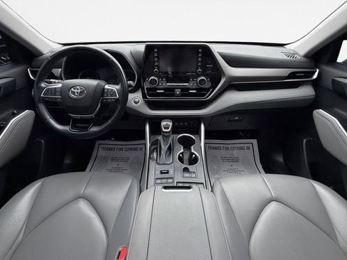 Used 2020 Toyota Highlander XLE AWD/4WD image 14