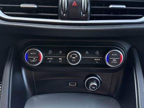 Used 2022 Alfa Romeo Stelvio Veloce AWD/4WD image 55