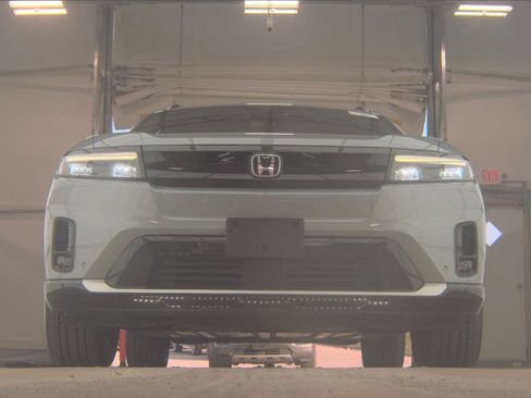 Used 2025 Honda Prologue Touring image 2