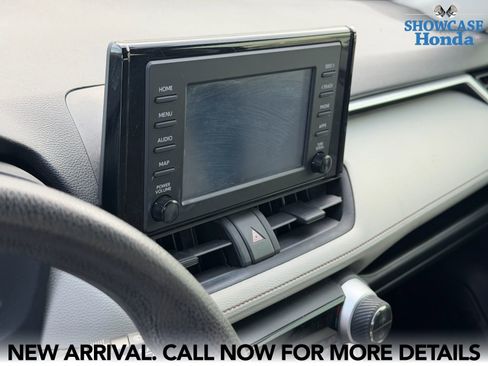 Used 2019 Toyota RAV4 XLE w/ Convenience Package FWD image 11