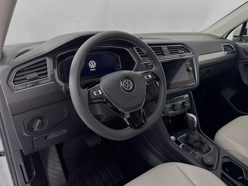 Used 2021 Volkswagen Tiguan SEL w/ 3rd Row Seat Package AWD/4WD image 9