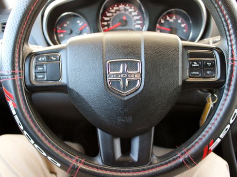 Used 2013 Dodge Avenger SE image 15