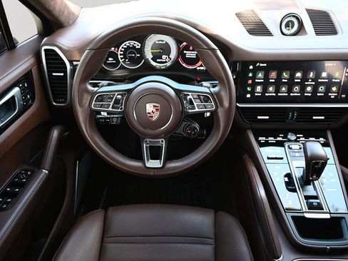 Used 2023 Porsche Cayenne Turbo S image 32