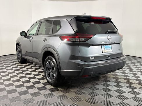 Used 2024 Nissan Rogue SV FWD image 2
