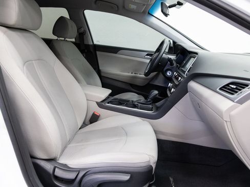 Used 2019 Hyundai Sonata SE FWD image 14